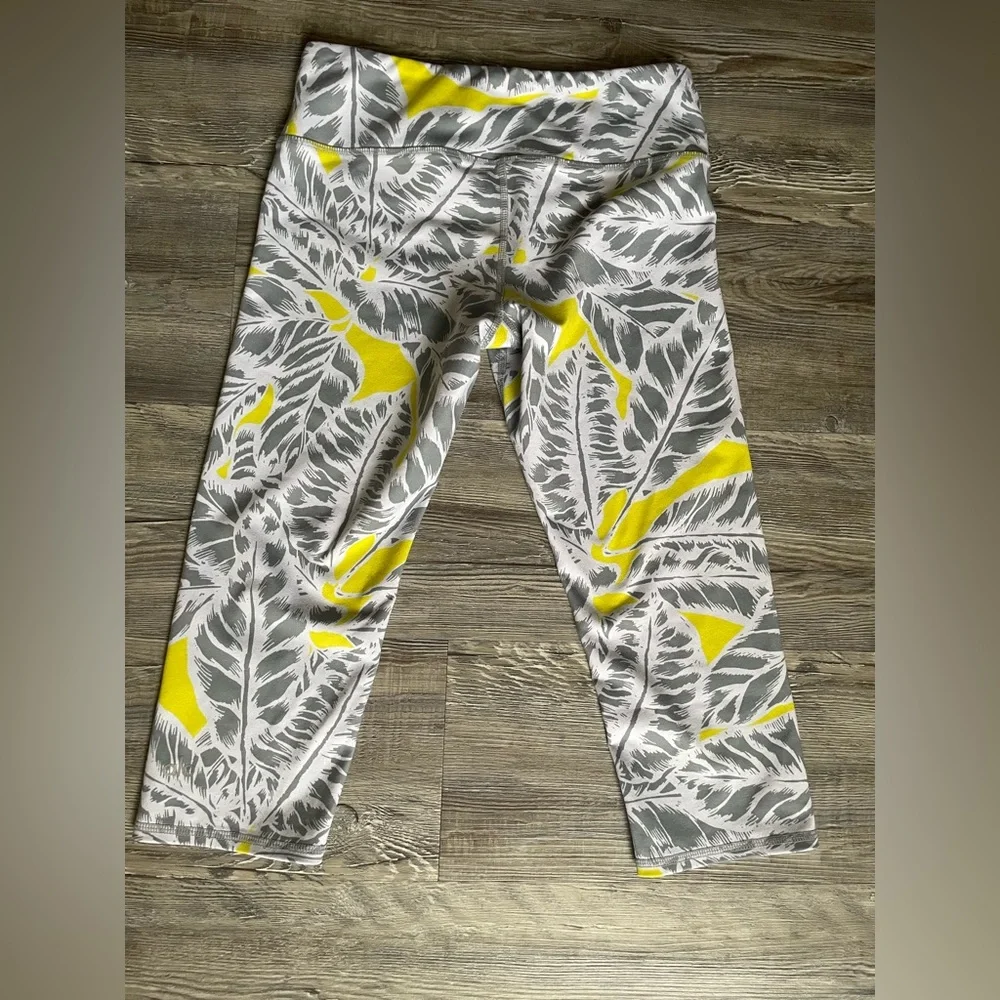 ALO Yoga Yellow and Gray Leaf Print Capris